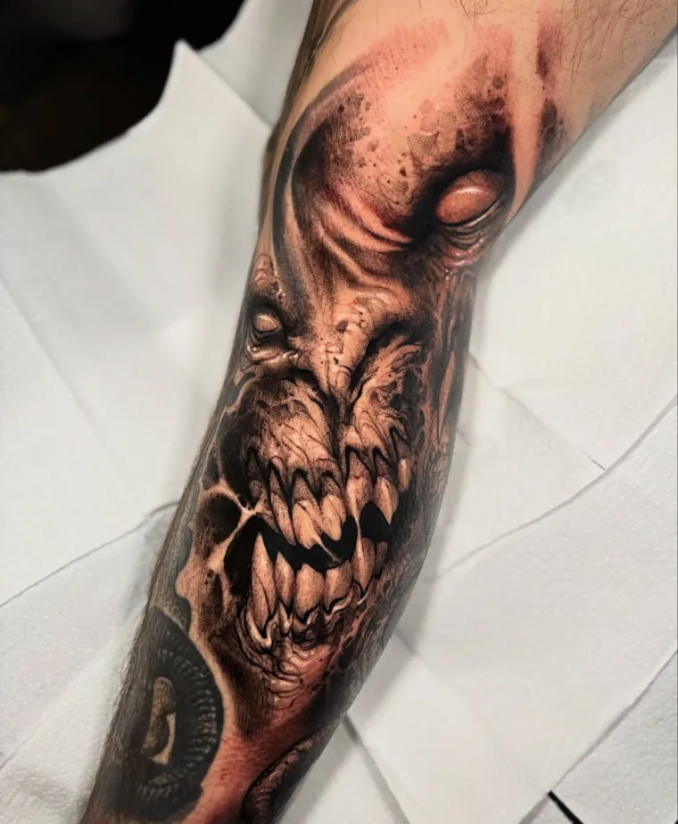 Tatuagem black and grey de Ben-Hur Leite feita com tinta Allegory
