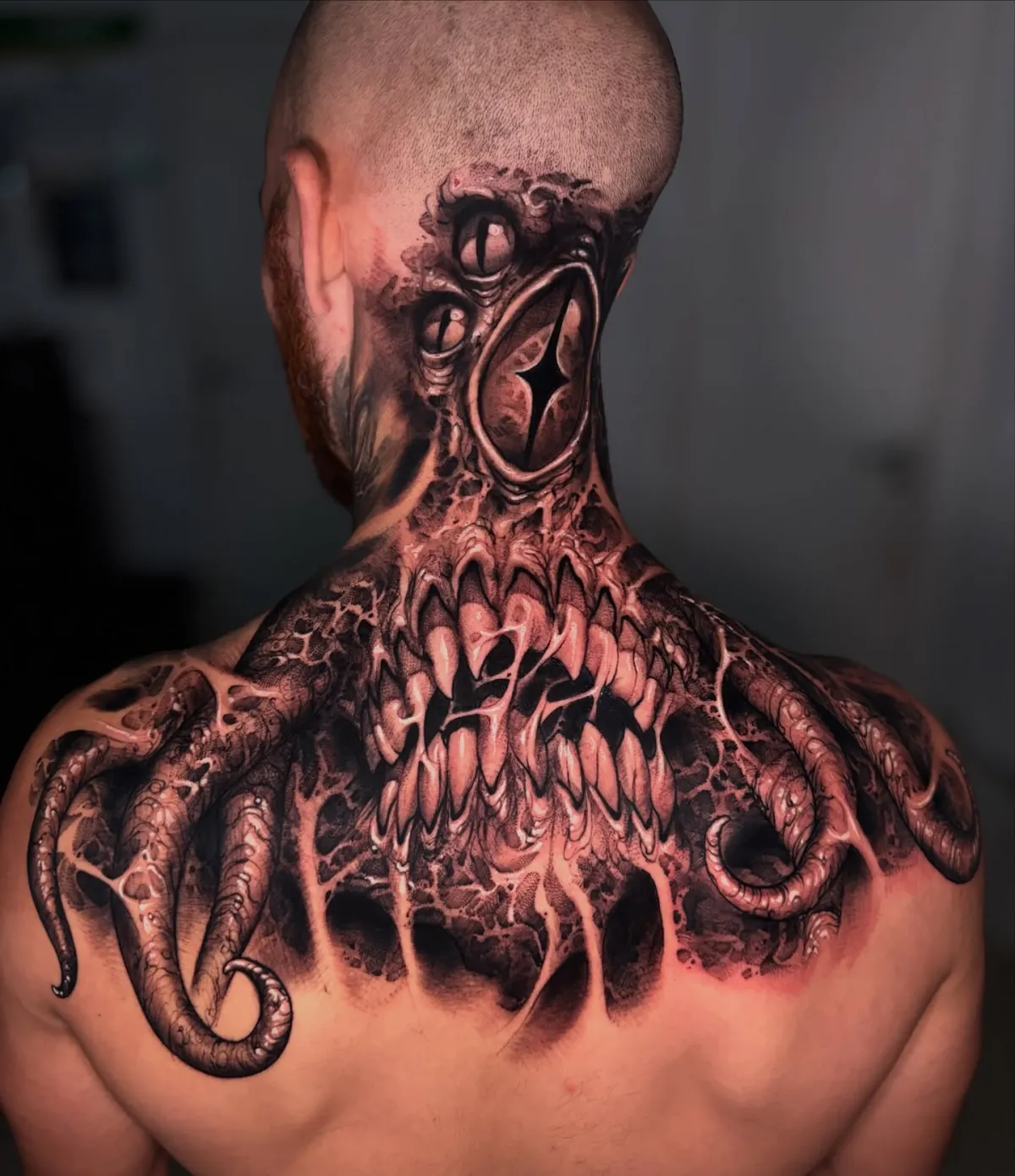 Tatuagem black and grey de Ben-Hur Leite feita com tinta Allegory