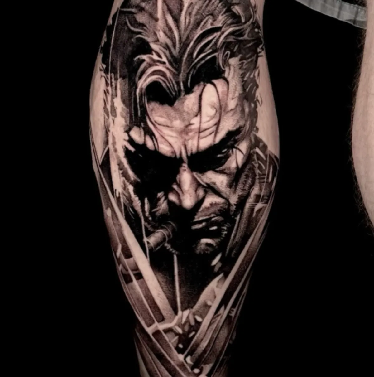 Tatuagem black and grey de Jon Nelson feita com tinta Allegory
